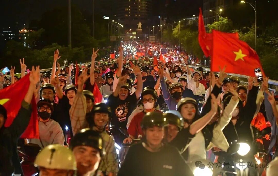 又行了！越南队10人点球大战赢韩国队，阮廷北传射红