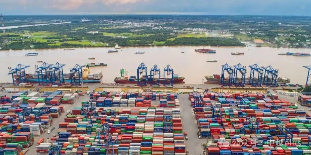 越南新规出台致货物拥堵 企业叫苦协会求助