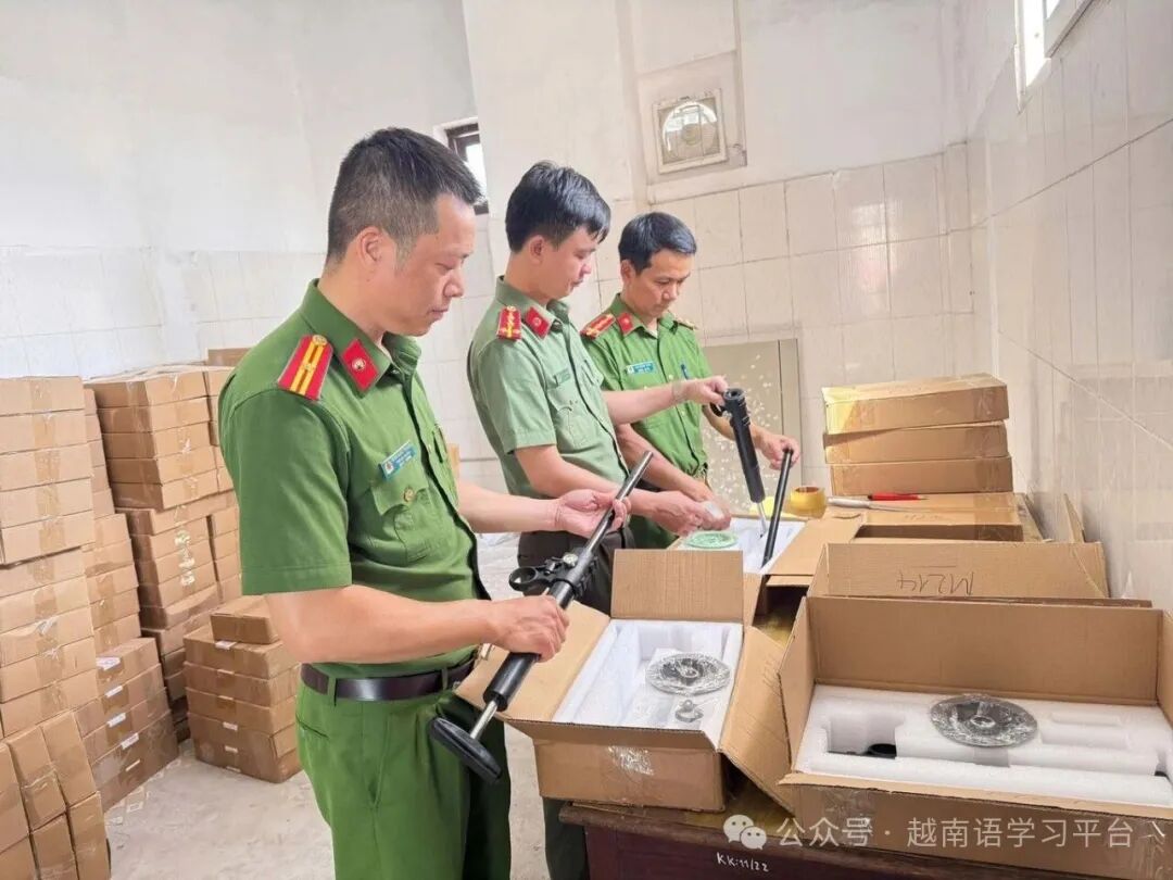 伪装太狠！中国籍男子在越批发“通马桶神器”，经鉴定：杀伤力堪比军用武器，6 人已被起诉