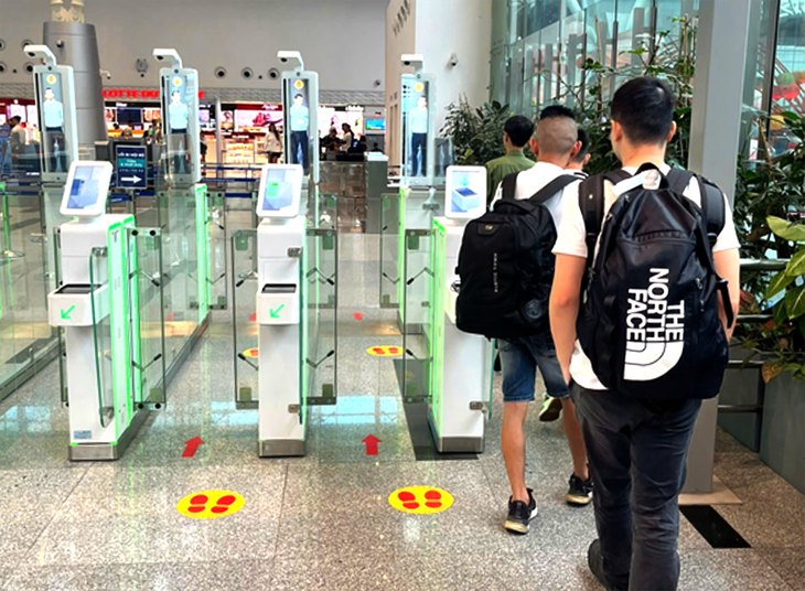 越南岘港:入境目的与签证不符,4名中国人被驱逐+罚款